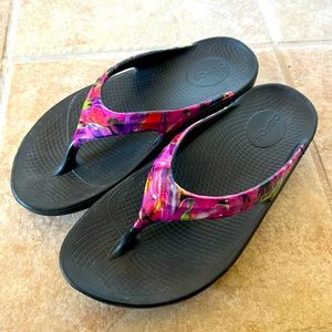 Oofos thongs sunset rose size 7